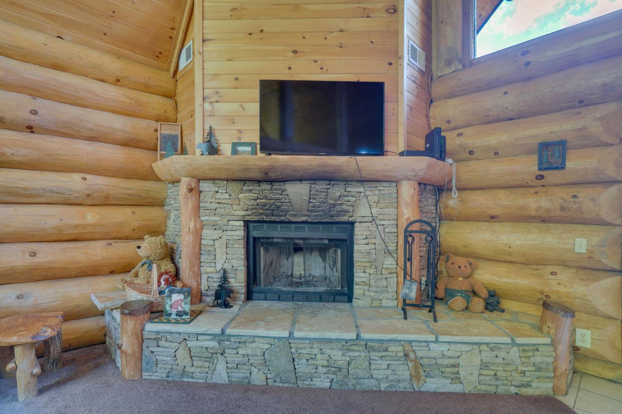 Gatlinburg Cabin With Hot Tub About 11 Miles To Downtown Buitenkant foto